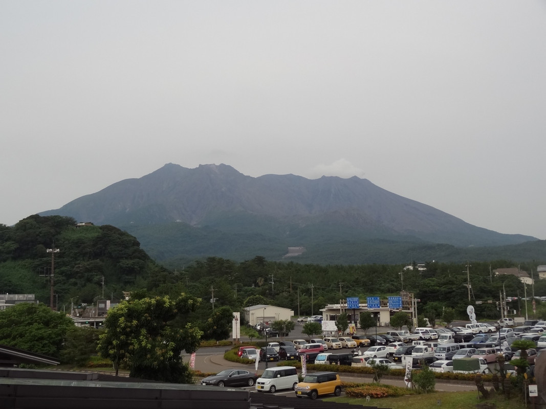 山側には、ドーンと桜島。