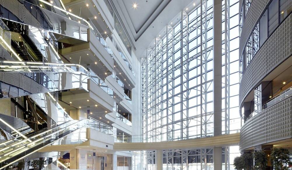 開放的なロビーで
チェックイン / 2