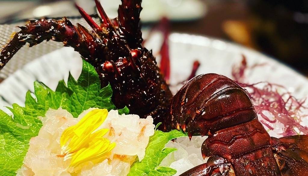 個室ダイニングが良い
新鮮で豪華な魚介に舌鼓 / 2