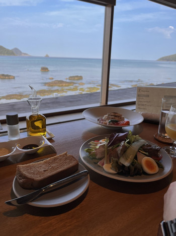 島に溶け込むように、自分だけの時間を過ごす宿3461282