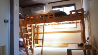 二段ベッド　トリプルルーム (2段ベッド2台, バスルーム付き)