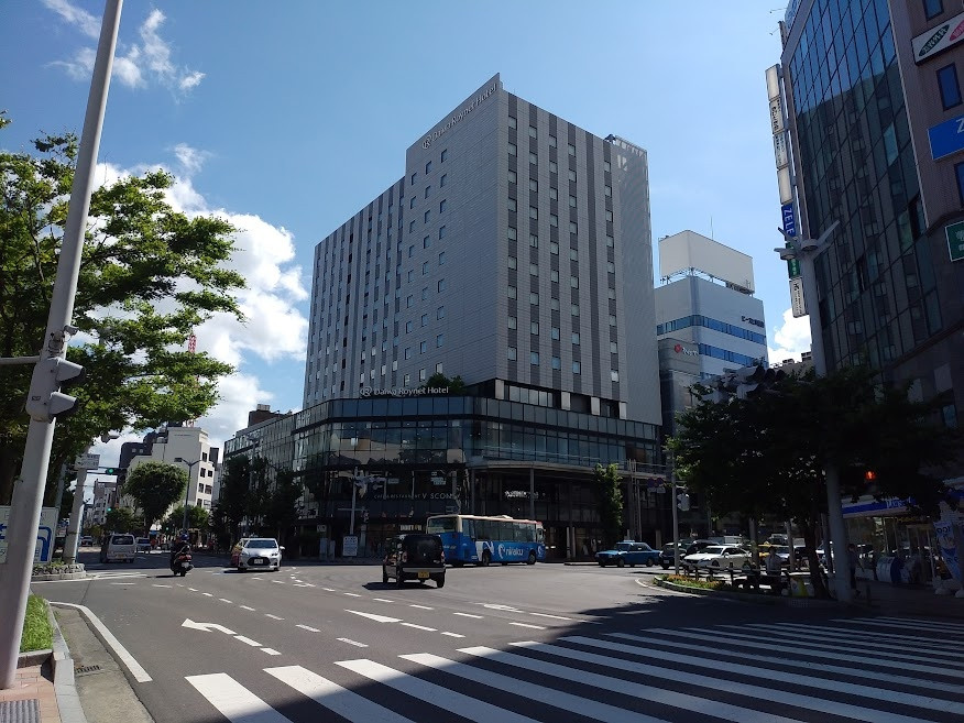 駅の目の前で便利です