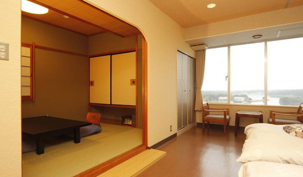 客室 / 3
