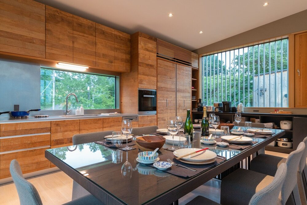 客室内のダイニングエリア