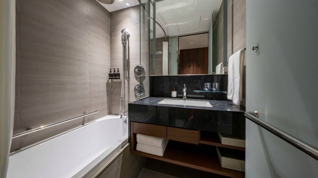 ダブルA バスルーム / 2