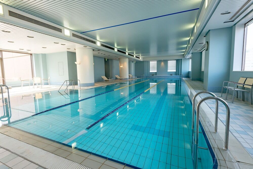 プールはまるで都会のオアシス♪朝食の福岡グルメで元気をチャージ3465738