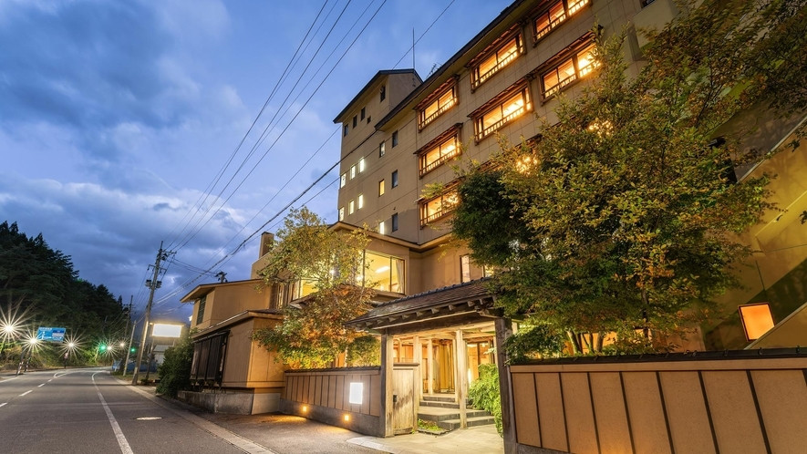 4. 田沢湖がバッチリ見えるお部屋も！「花心亭しらはま」3633213