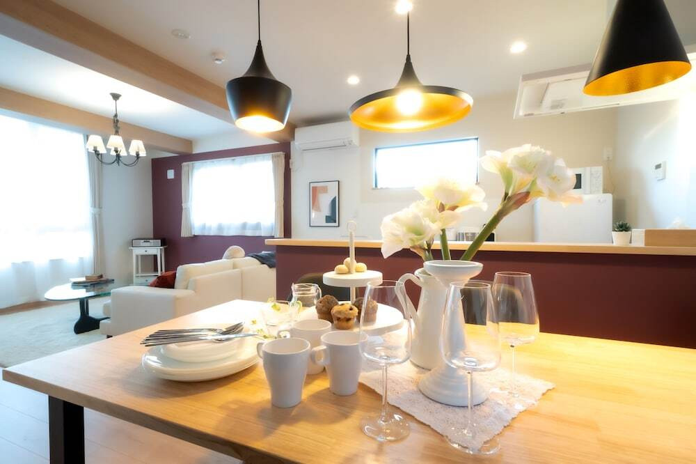 客室内のダイニングエリア