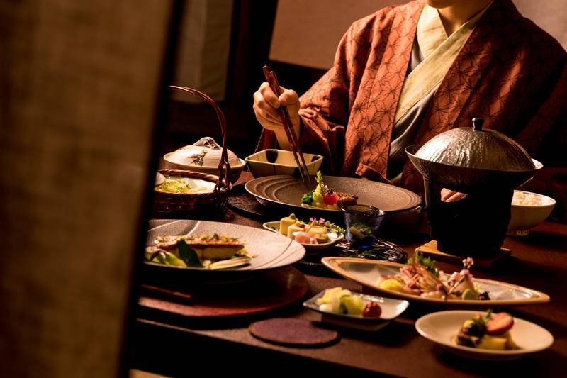 夕食の食事風景イメージ / 4