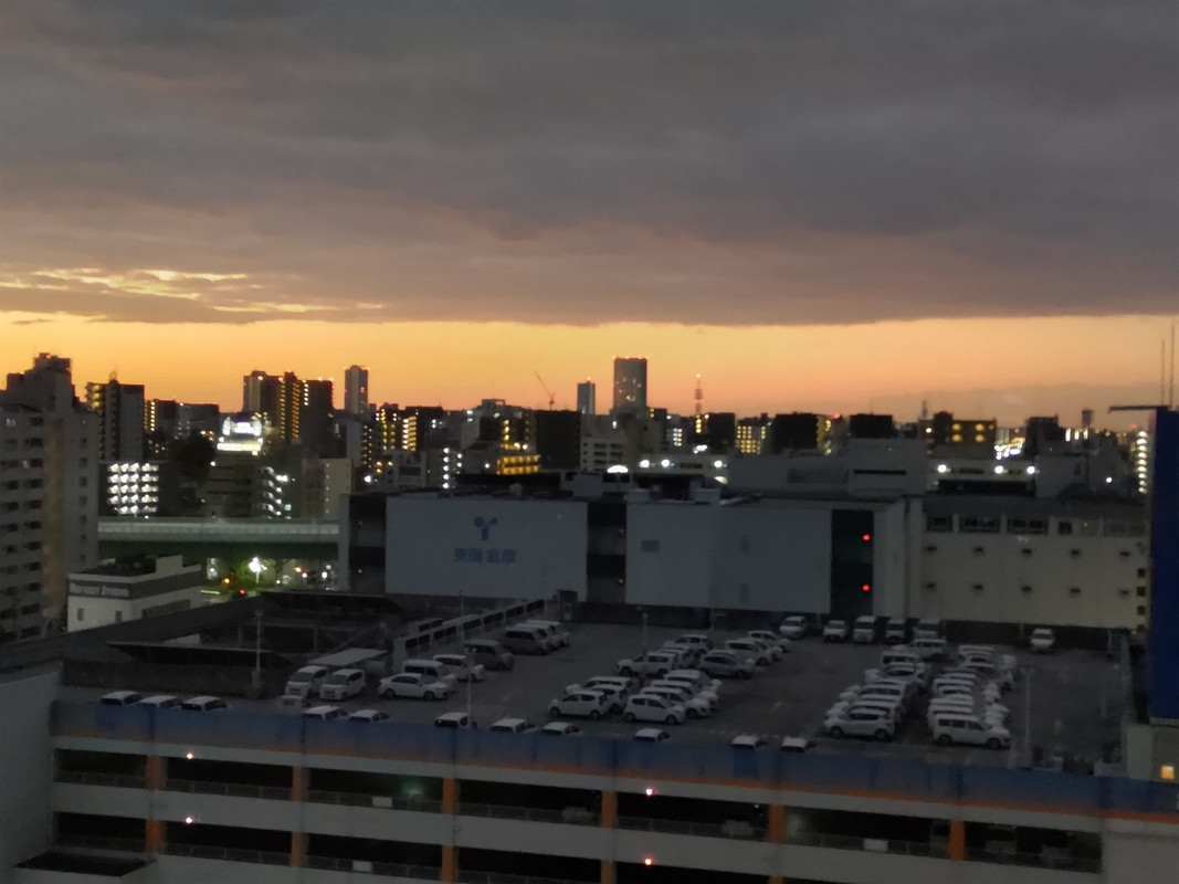 部屋から見る朝焼け。