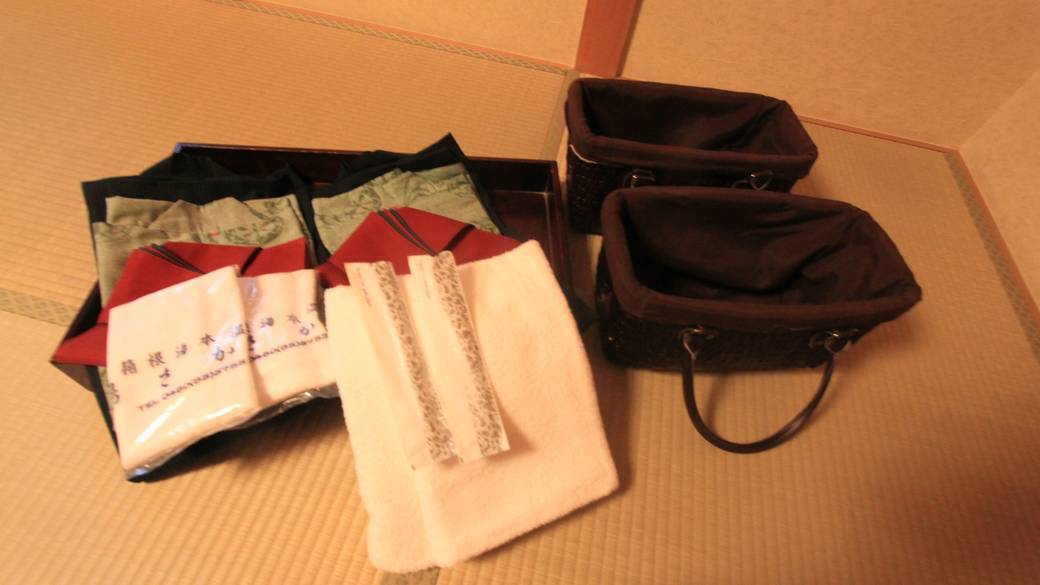 湯籠を持って温泉へ / 4