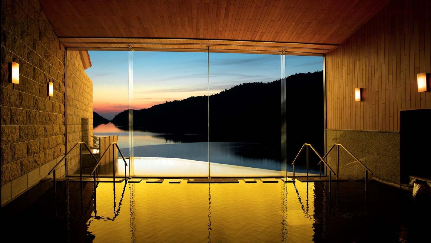 日が沈む大浴場