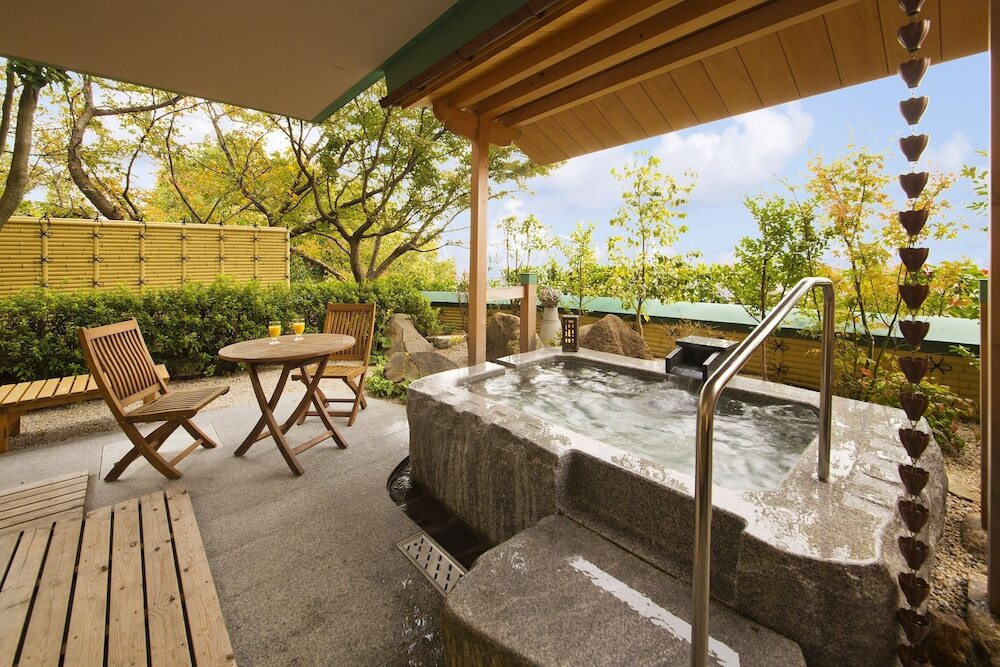 高松市の夜景を一望！展望露天風呂から絶景を独り占め3926923