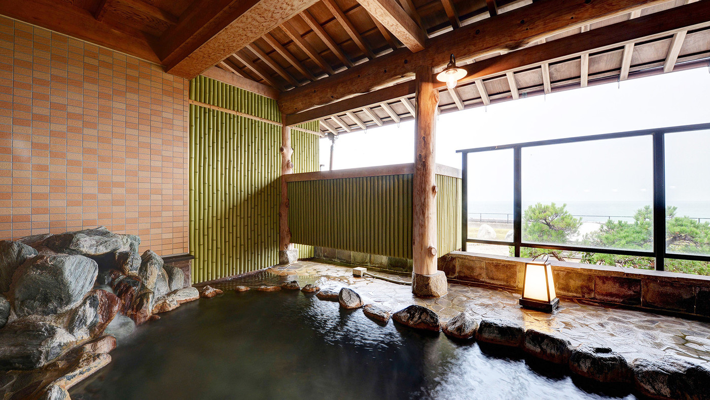 水平線に沈む夕日やラジウム温泉の湯でデトックス4261995