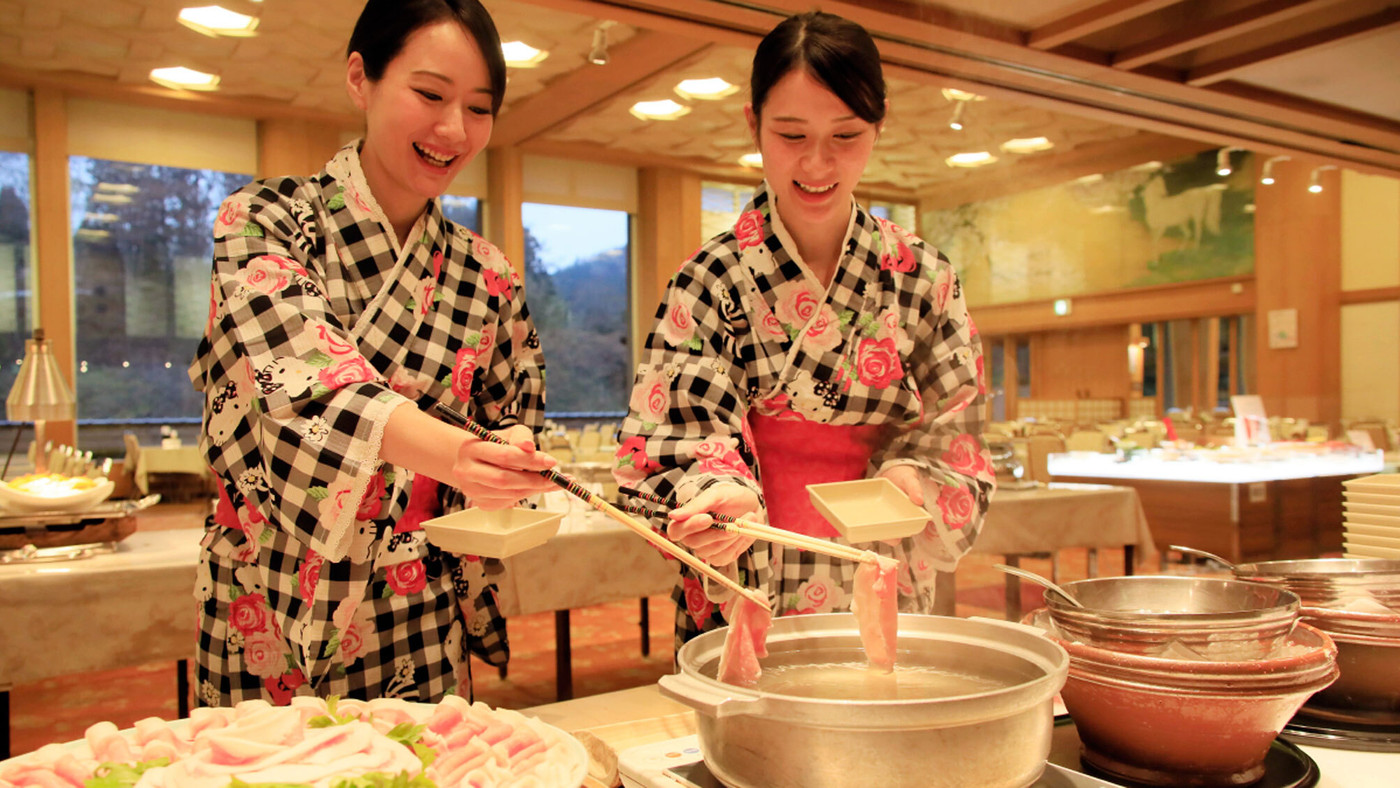 お腹を空かせて向かいたい「日本三大胃腸病の名湯」を使った料理が並ぶバイキング3488788