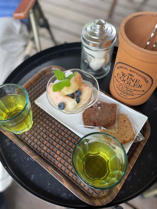 お菓子はパウンドケーキとマシュマロをいただきました。 / 1