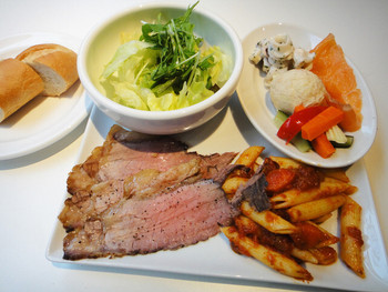 「マエストロ　ベイカーズ」料理 996480 スペシャルプレートランチ (前菜3種＋パスタ＋サラダ＋パン＋メイン)