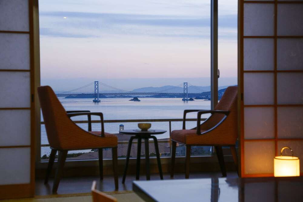 鳴門海峡を一望する高台に建つ、南淡路の絶景宿4573609