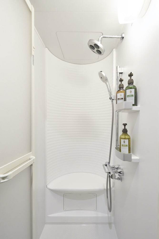 バスルームのシャワー