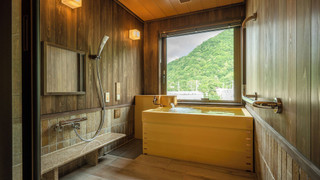 ユニバーサル 36平米 禁煙 / 国道側2~3階 / 天然温泉客室風呂付