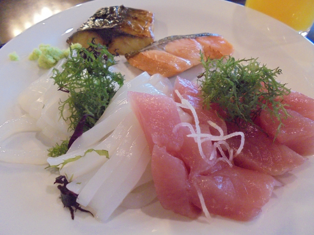 朝食　刺身は美味しい