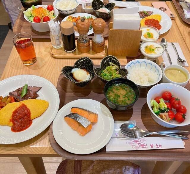 朝から大満足！
朝食バイキング / 4