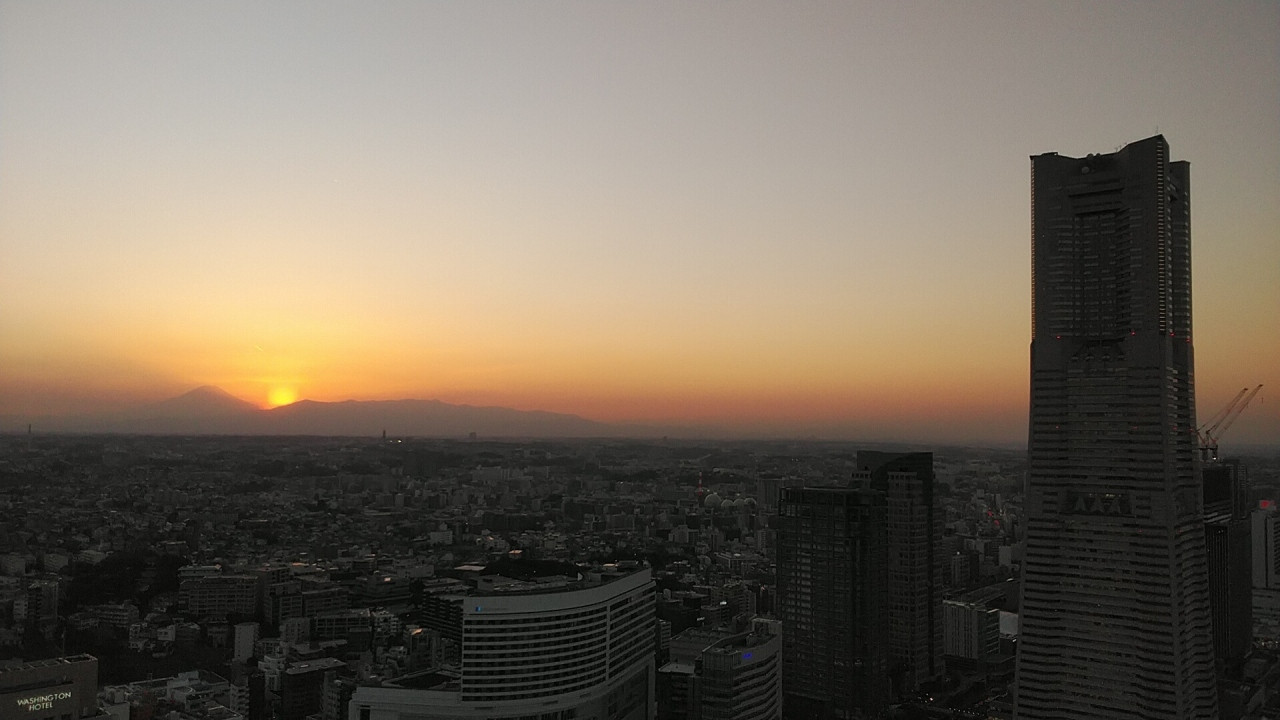 夕日に富士山からランドマークタワー