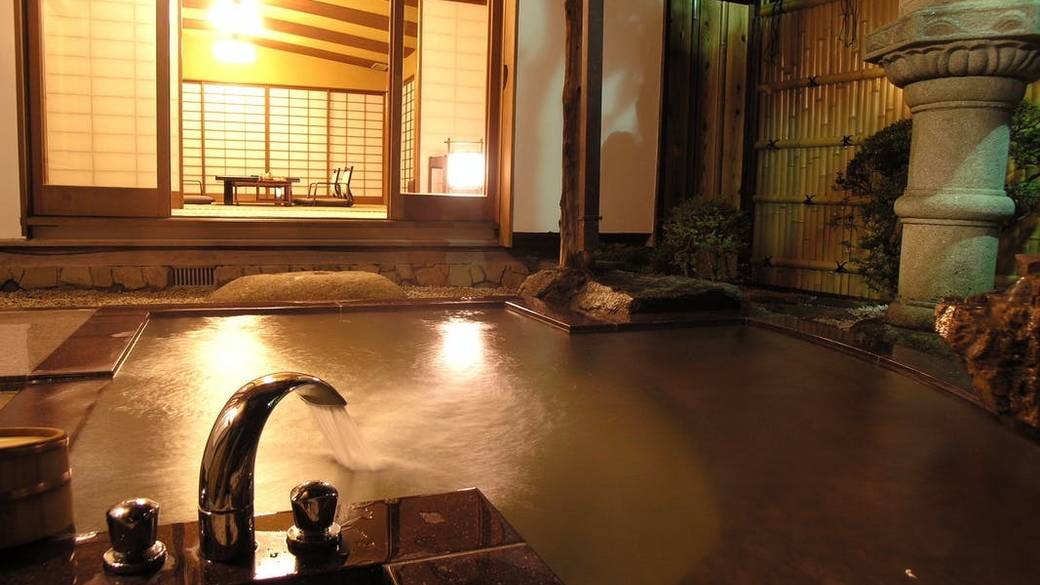 お部屋の露天風呂で
かけ流し温泉を堪能 / 1