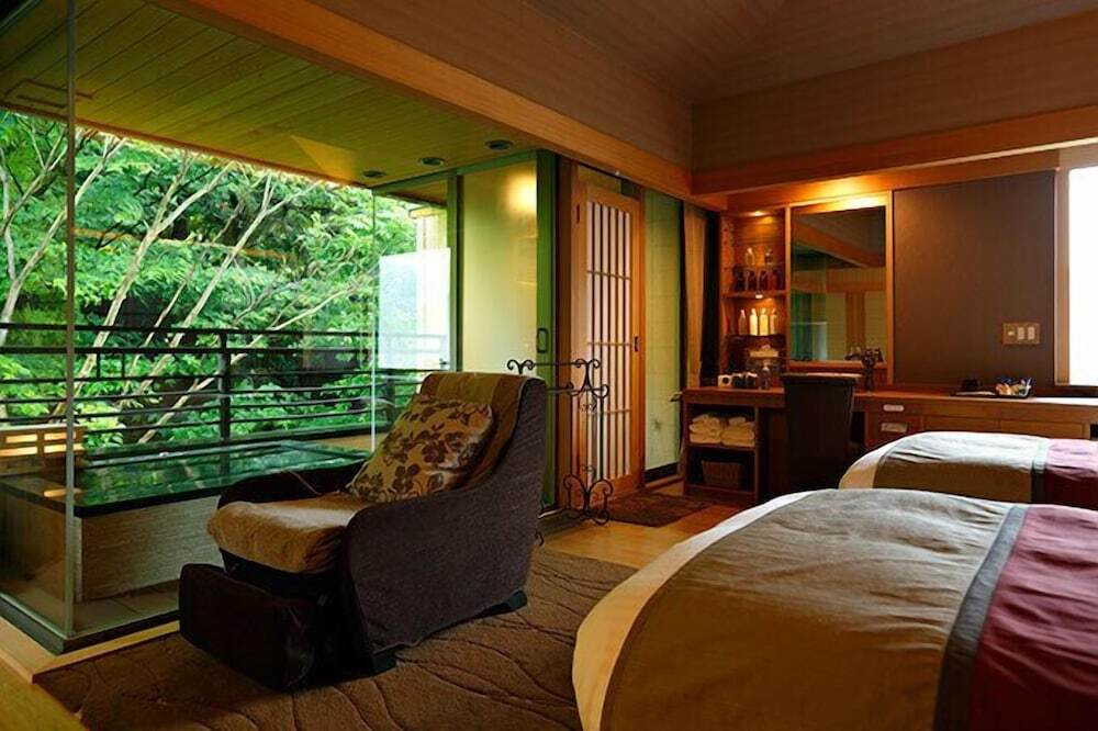 洞窟風呂、サウナなど10種の湯めぐりはご褒美ステイにぴったり！3654103