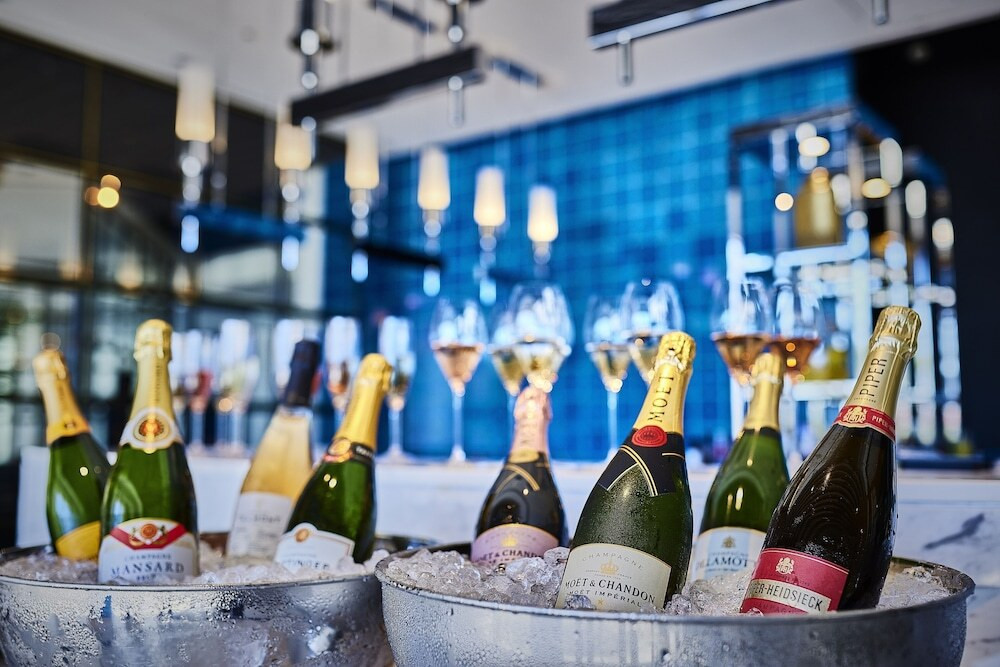 センタープール併設のVIPプールバー「Oasis」