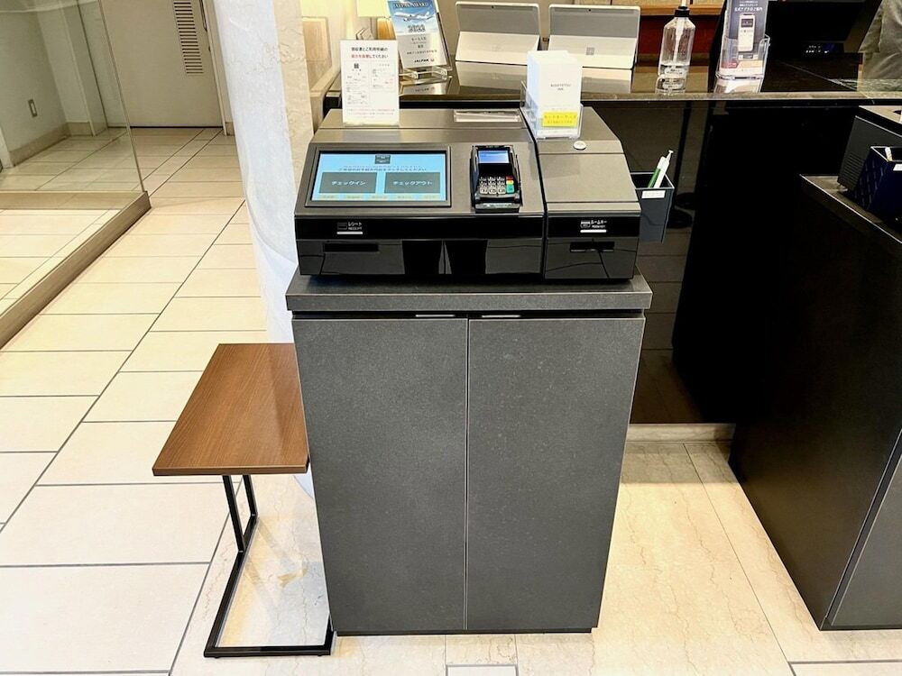 チェックイン / チェックアウト キオスク