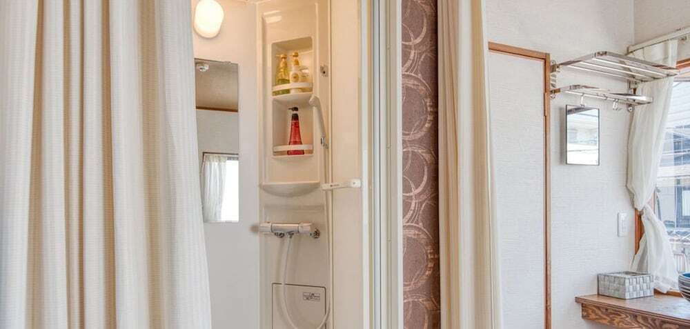 バスルームのシャワー