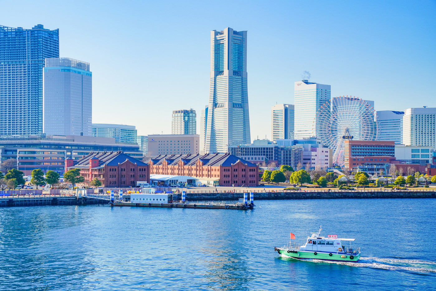 （神奈川県）横浜みなとみらい・横浜港　行き交う船
