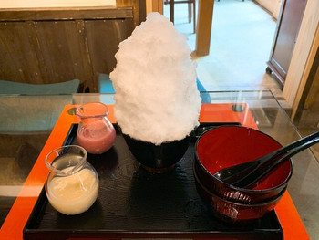 「阿左美冷蔵 金崎本店」 料理 109019312 いちごミルク＆メロンミルク 期間限定チョコソースつき
