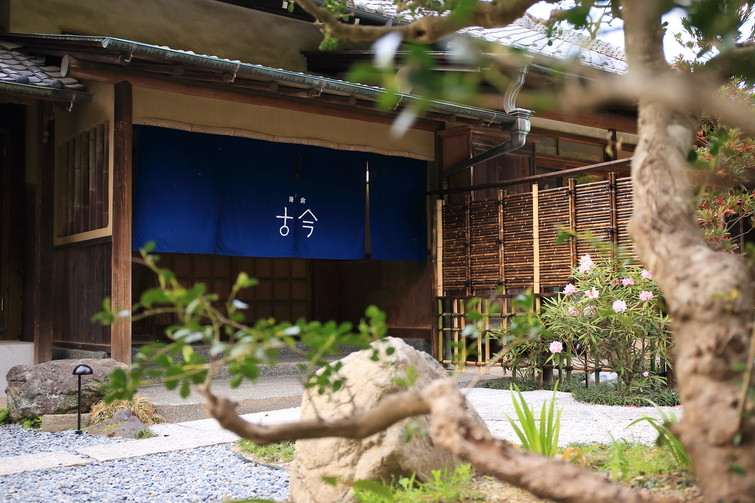 「Restaurant COCON」 外観 106806713 緑豊かな敷地