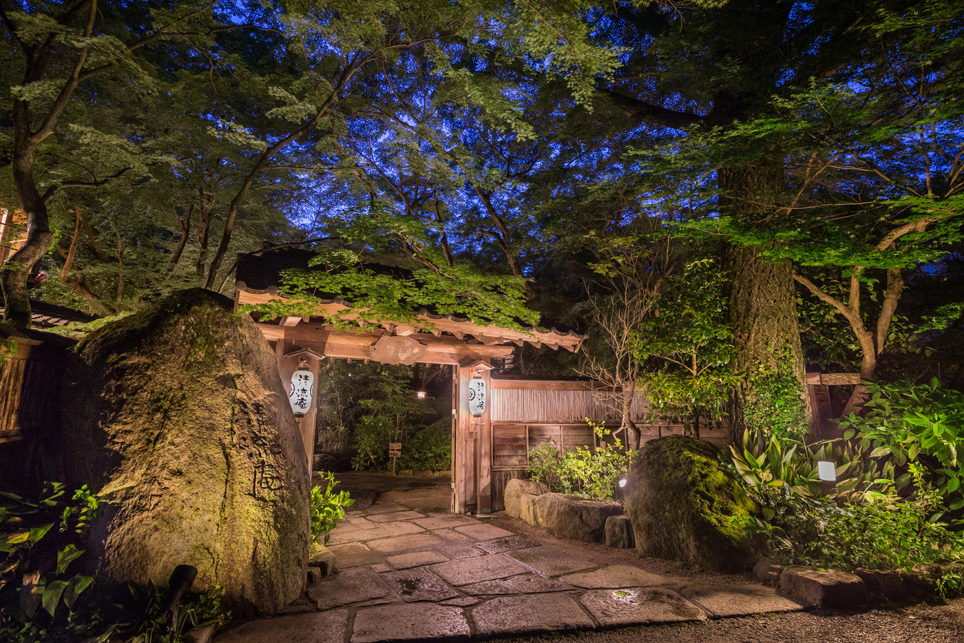 美しい色彩に包まれる、1日6組限定の純和風のお宿4070856