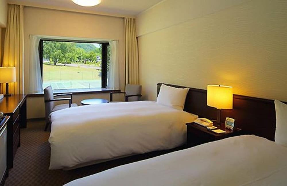秋田の名勝で湖畔のリゾートステイ。奥入瀬フレンチを風景とともに3425402