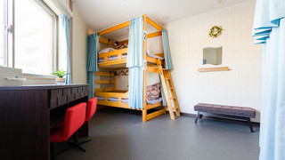 4 人部屋 共用バスルーム