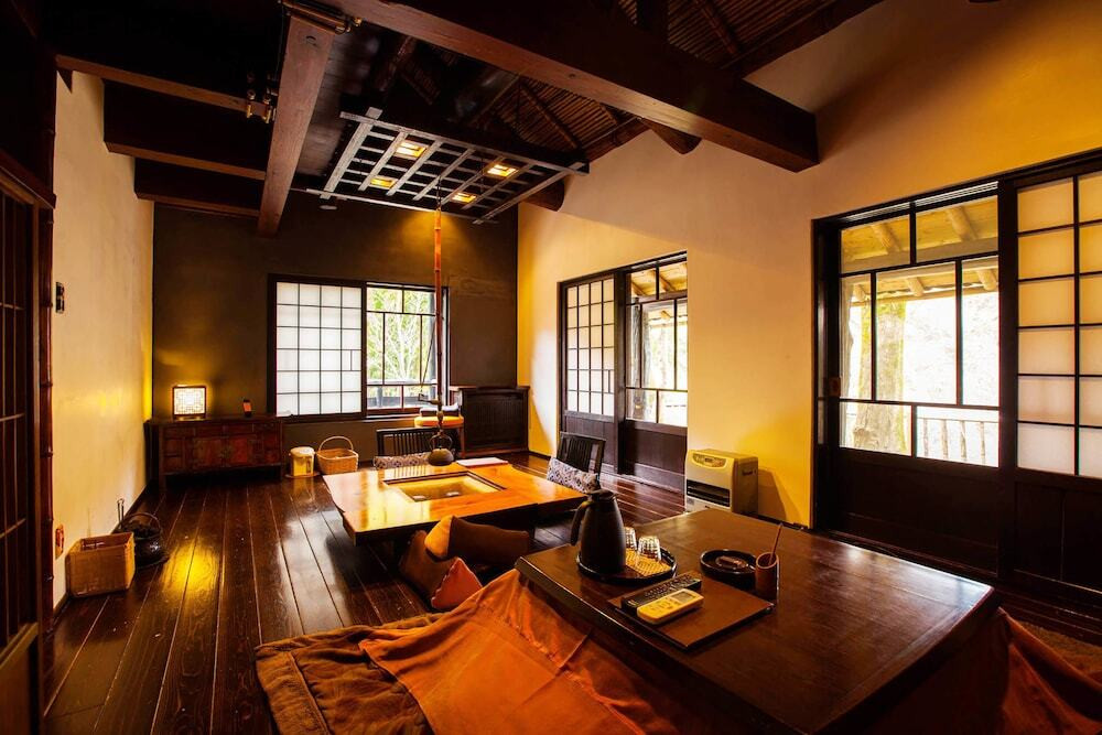 客室内のダイニングエリア