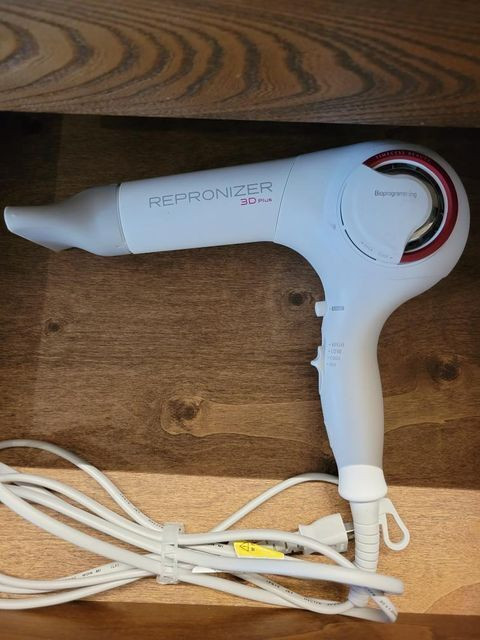 髪を美しく整えてくれる、「リュミエリーナ社」製のヘアビューロン(ドライヤー・ヘアアイロン)も / 4