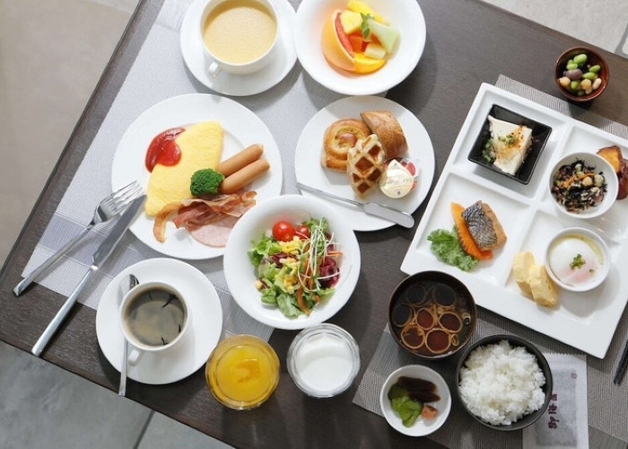 1階のレストラン「モンマルトル」での朝食は、ご当地グルメなど豊富なメニューのオリジナルビュッフェ♪