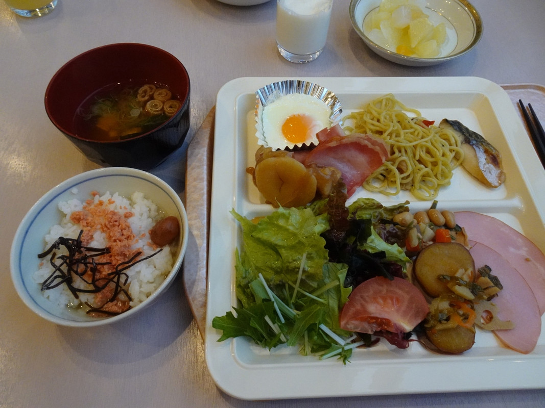 朝食。思っていたより種類があった