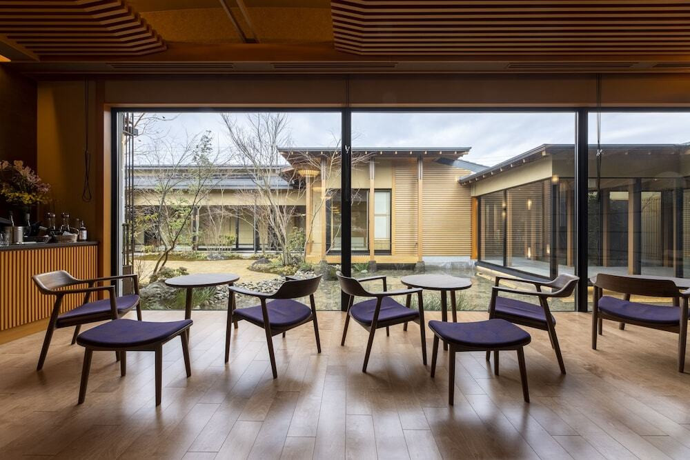 ロビーラウンジ