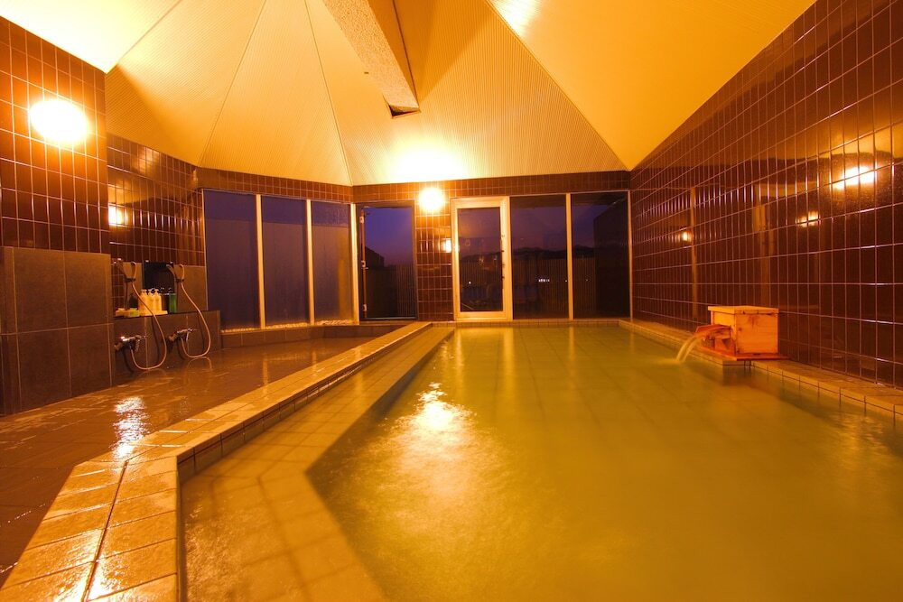 海から宿まで徒歩約1分！敷地内源泉の天然温泉で泳ぎ疲れた体をリラックス4261758