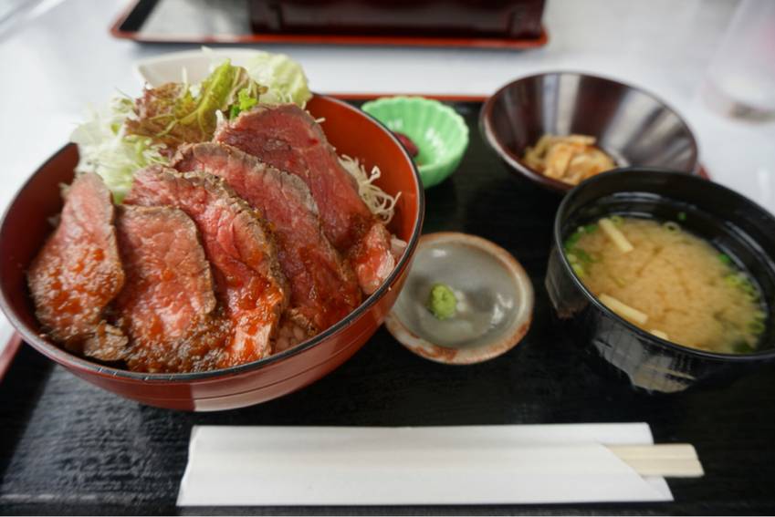 ローストビーフ丼 / 3