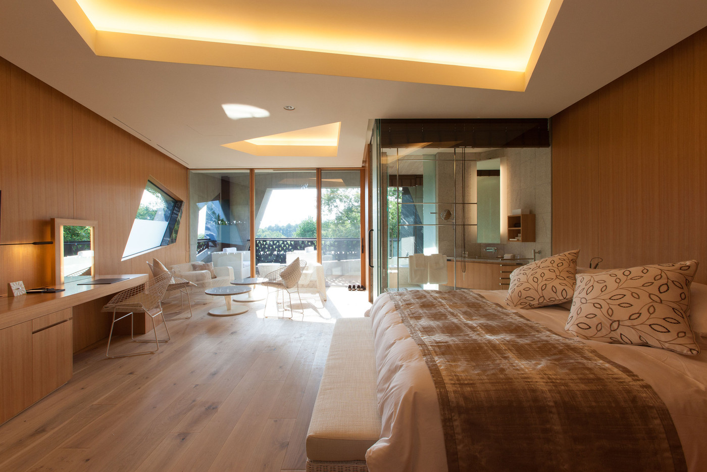 自然の中で癒しとアートを楽しむ！ポップなデザインホテル3509801