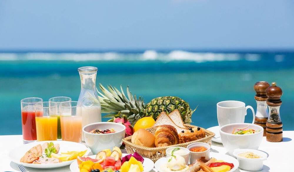 朝食ビュッフェで
朝から食欲全開！ / 1