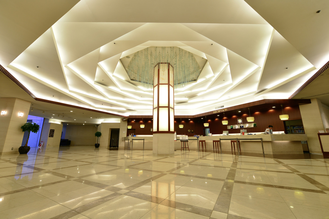 空港を一望できるレストランや天然温泉で癒される♡3653711