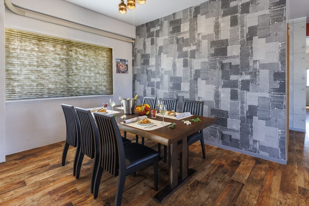 客室内のダイニングエリア