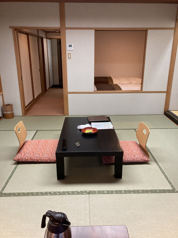 座敷が広くて、ベッドもあって過ごしやすかったです。
